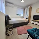 Tiny Rose Studio